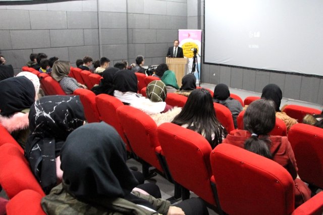 Bingöl Üniversitesi Rektörü Prof. Dr. İbrahim Çapak, Elazığ Bilim Merkezinde öğrencilerle buluştu.