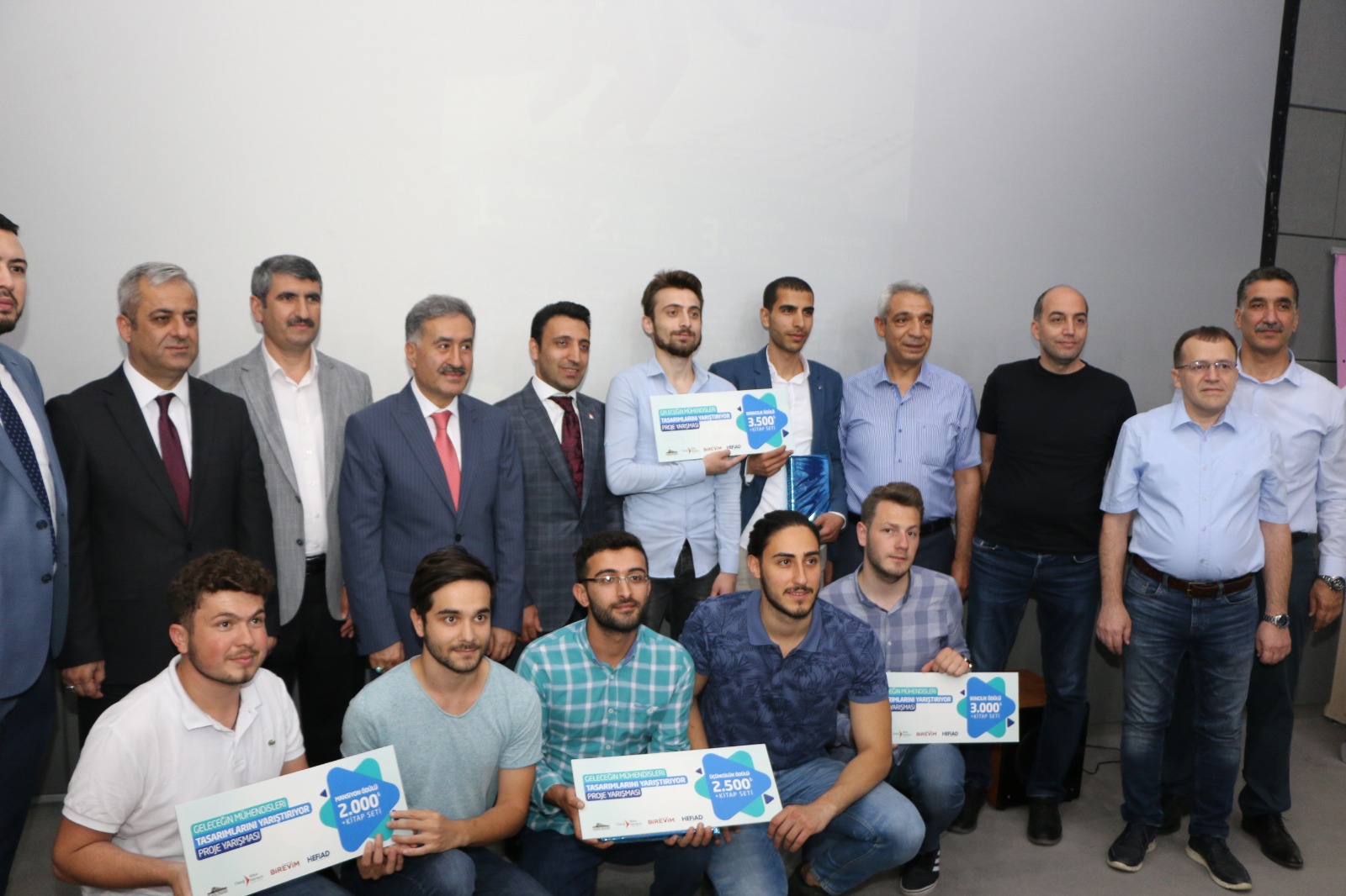 Elazığ Bilim Merkezi tarafından yürütülen ‘Geleceğin Mühendisleri Tasarımlarını Yarıştırıyor’ adlı yarışmanın sergi ve ödül töreni gerçekleştirildi.